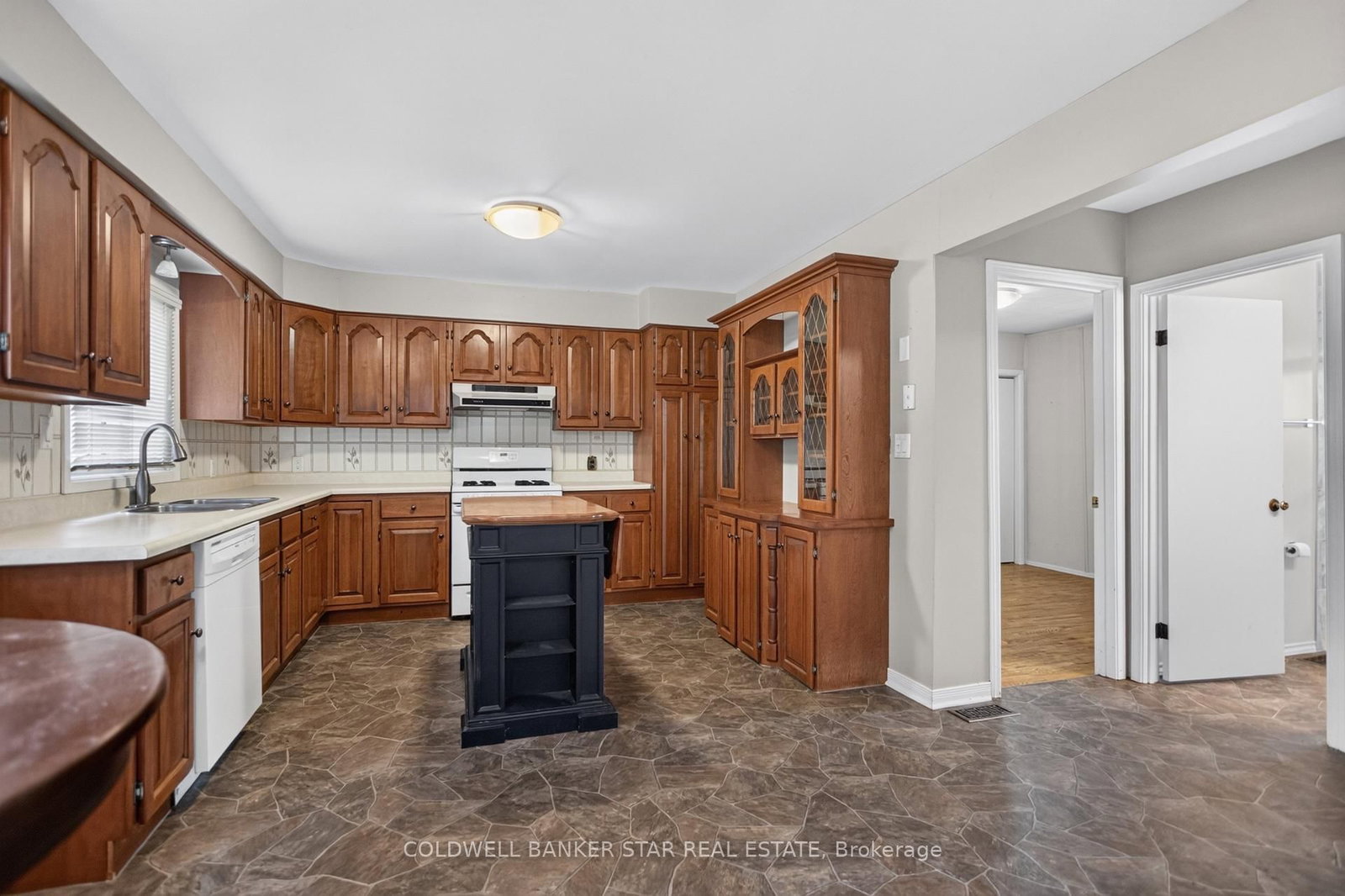 78 Main Street • West Elgin, ON photo 12