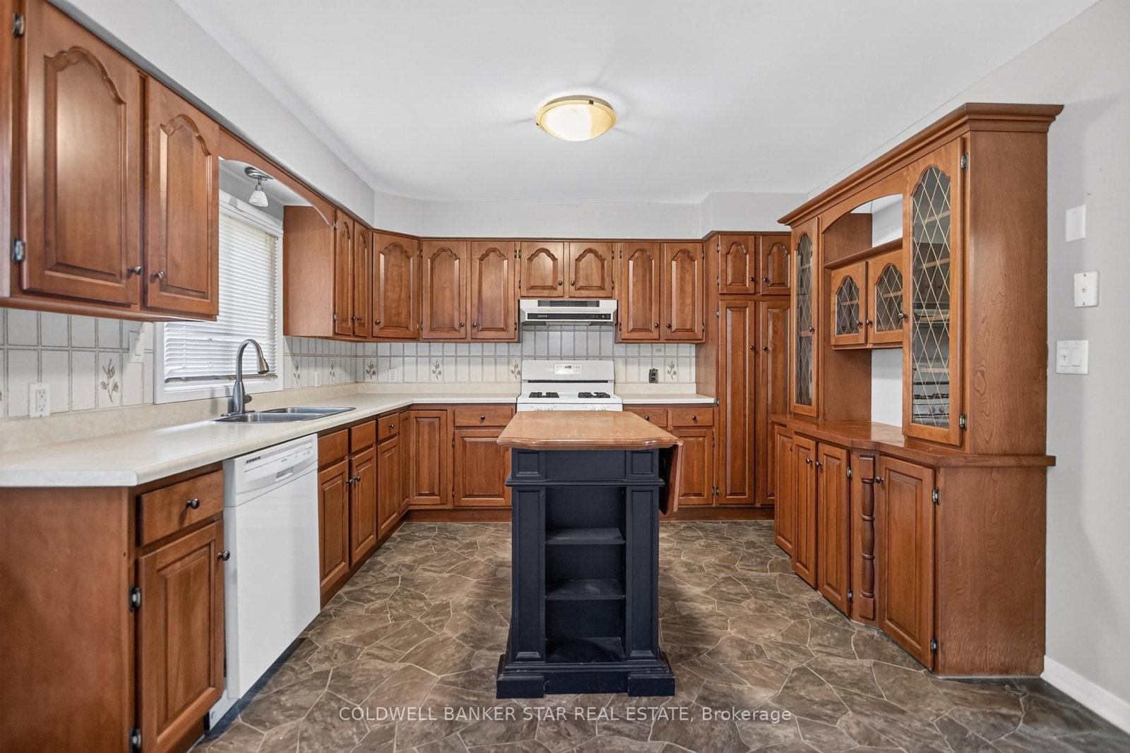 78 Main Street • West Elgin, ON photo 13