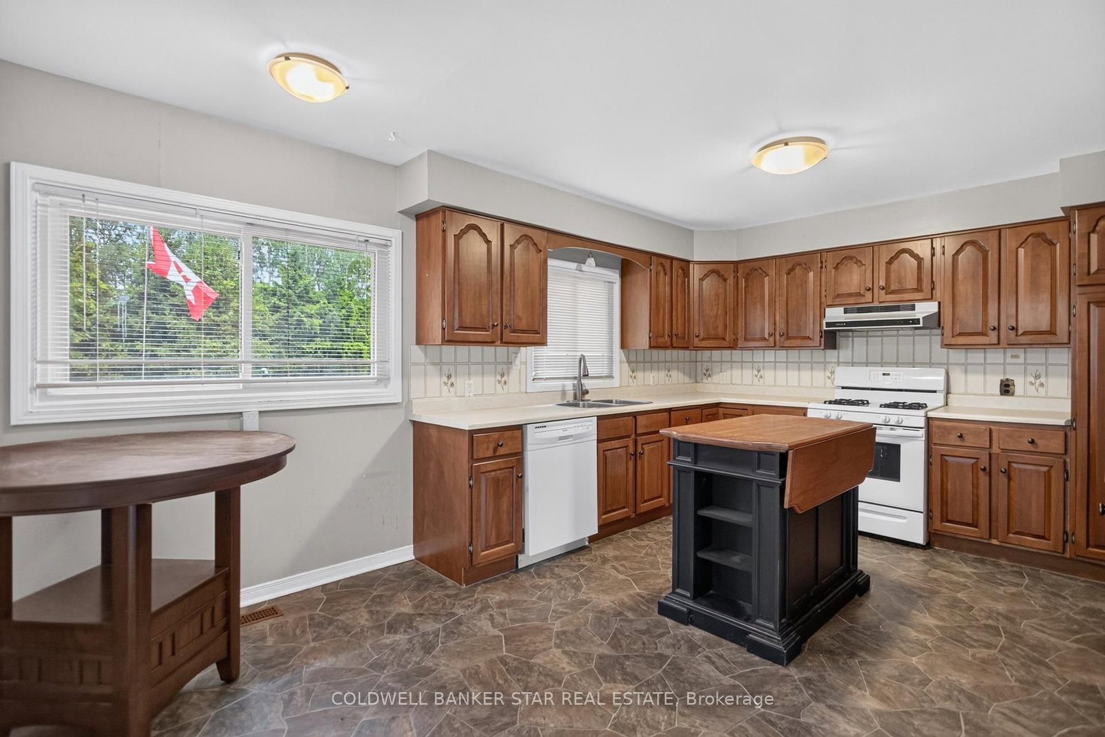 78 Main Street • West Elgin, ON photo 17