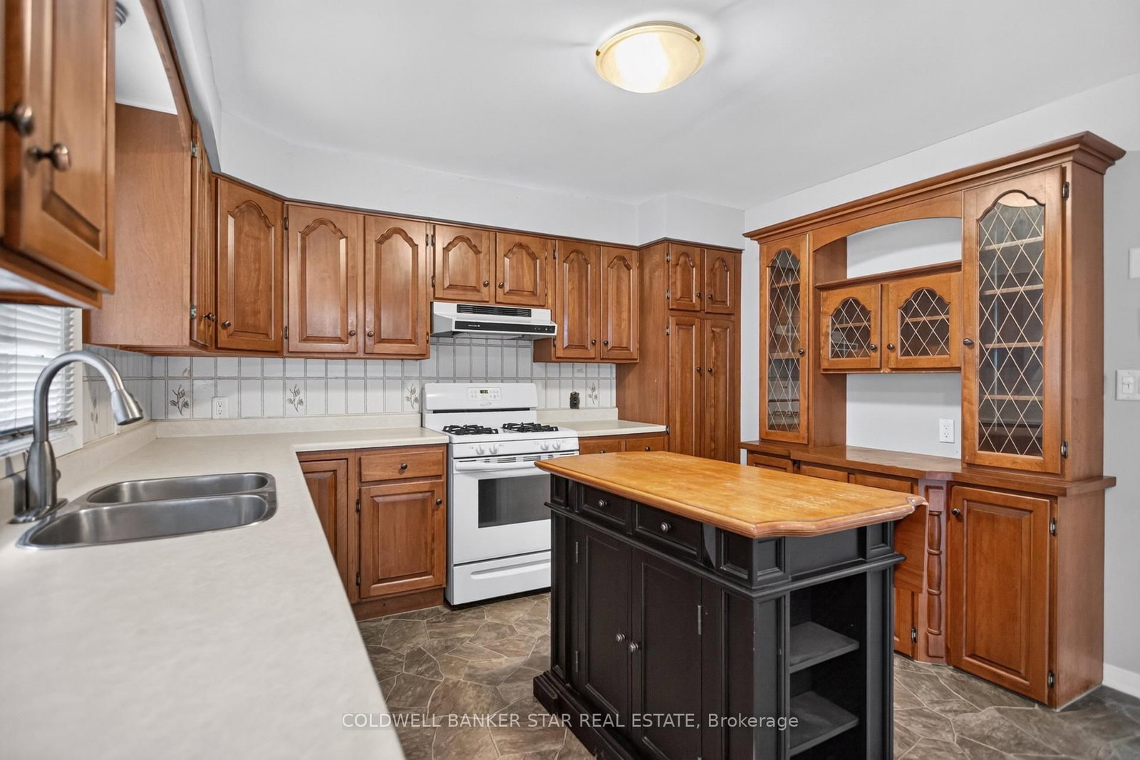 78 Main Street • West Elgin, ON photo 18