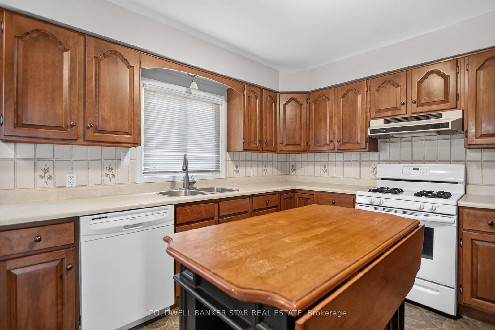78 Main Street • West Elgin, ON photo 19
