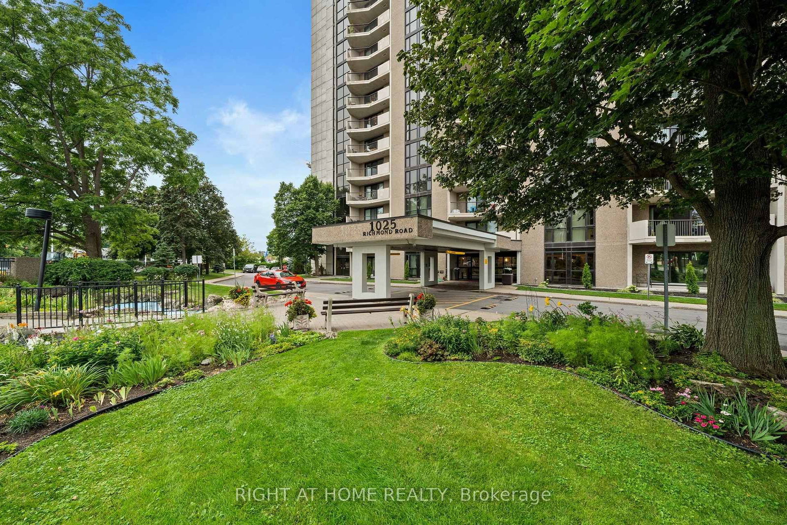 1025 RICHMOND Road • #503 • Ottawa, ON photo 2