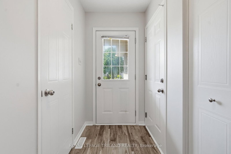 1942 Bloom Crescent