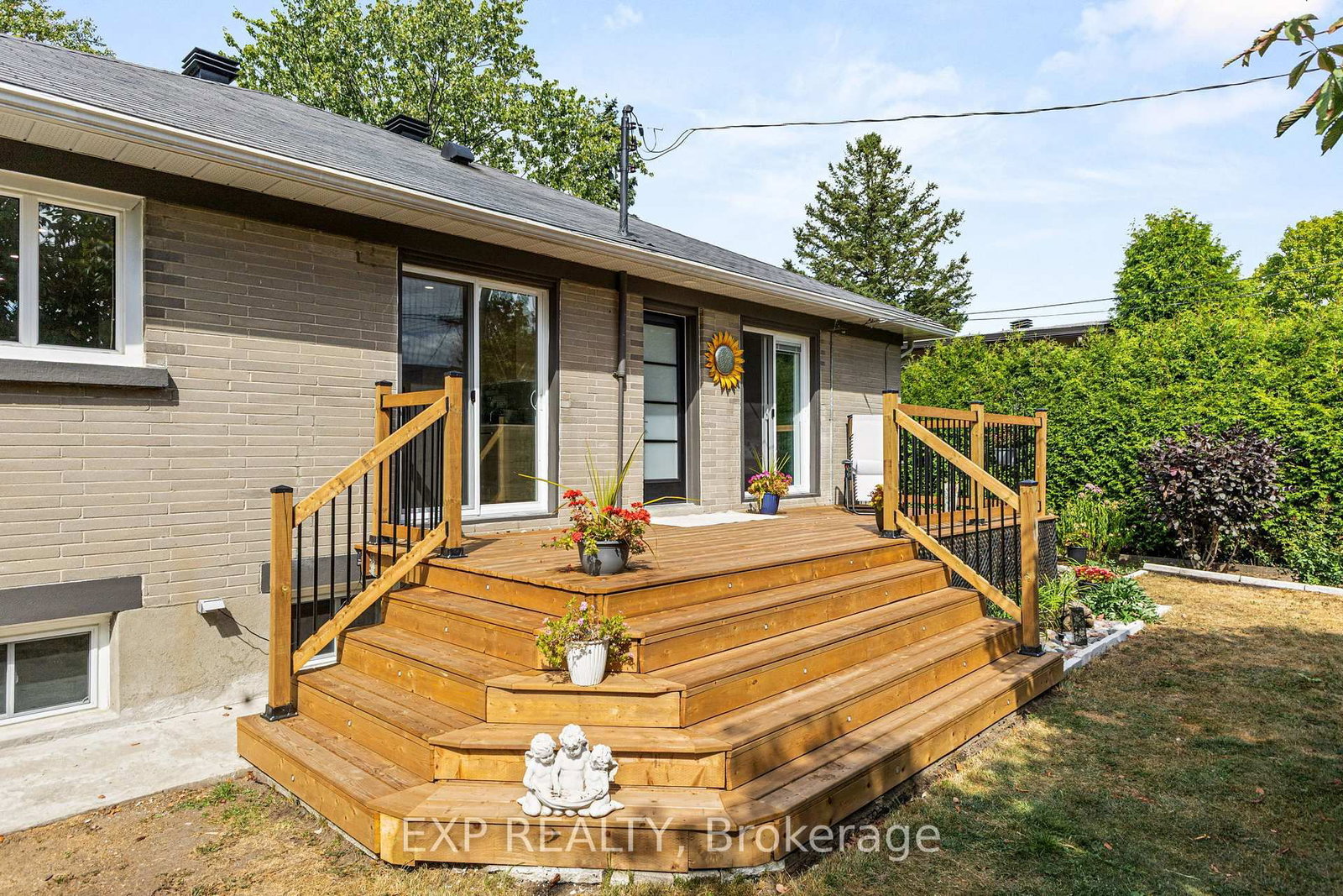 1502 Farnsworth Avenue • Ottawa, ON photo 42