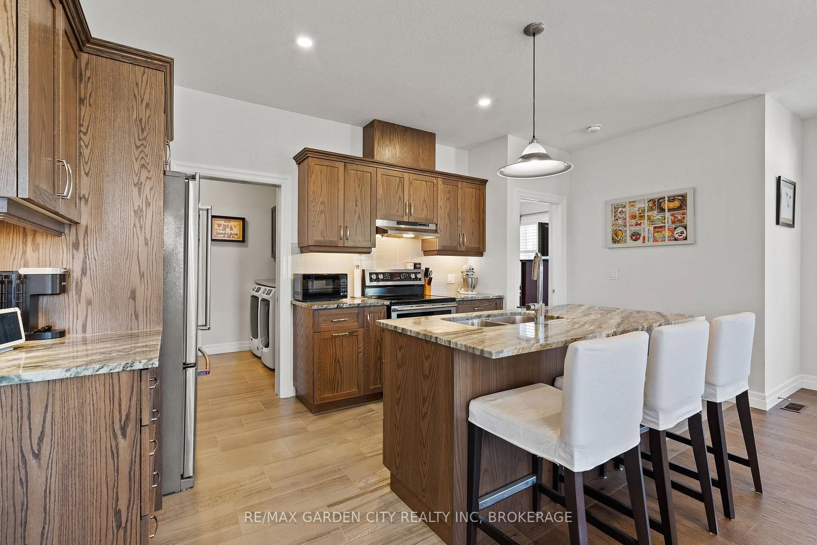 54 BORDEN Trail • Welland, ON photo 5