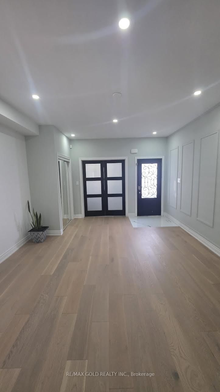318 Wallace Street • Shelburne, ON photo 1