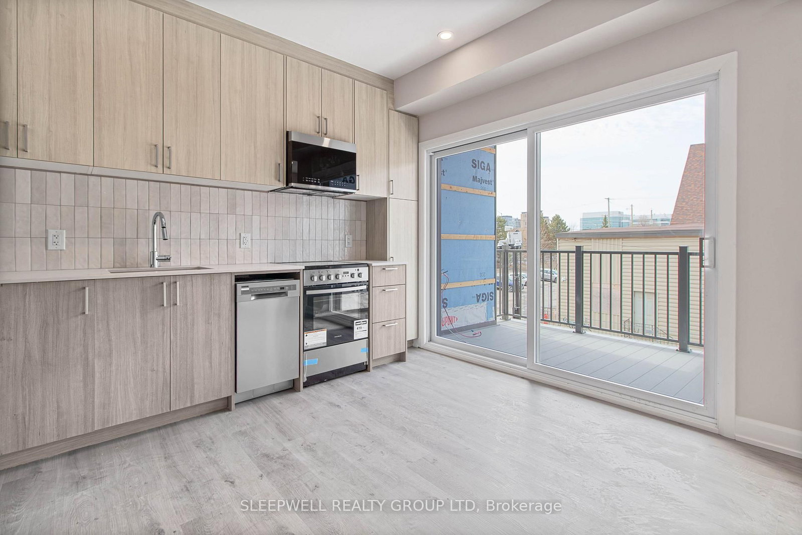 303 - 370 Cambridge Street N, Ottawa 4