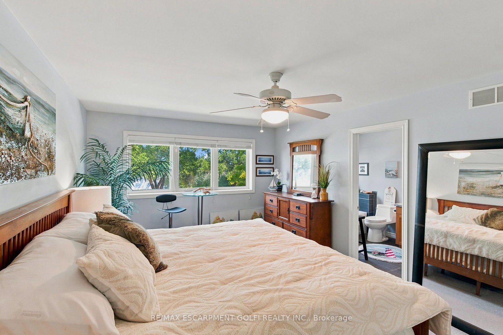 1069 Beach Boulevard • Hamilton, ON photo 12