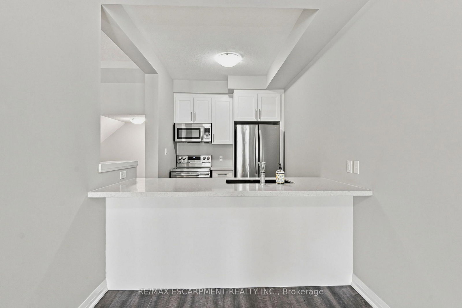 13 Aqua Lane • Hamilton, ON photo 10