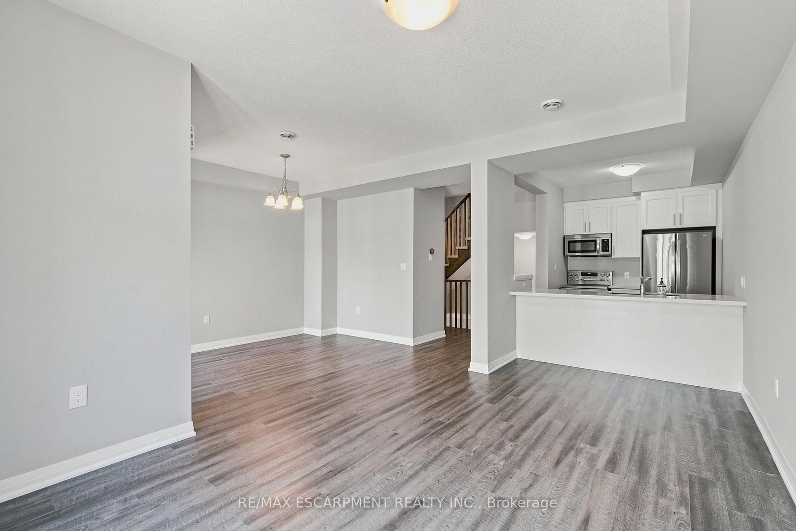 13 Aqua Lane • Hamilton, ON photo 12