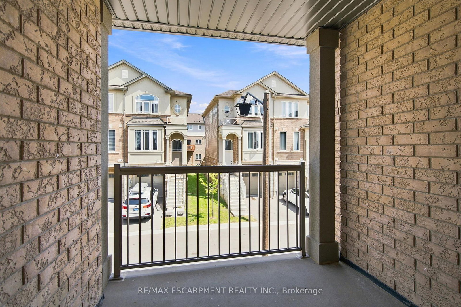 13 Aqua Lane • Hamilton, ON photo 15