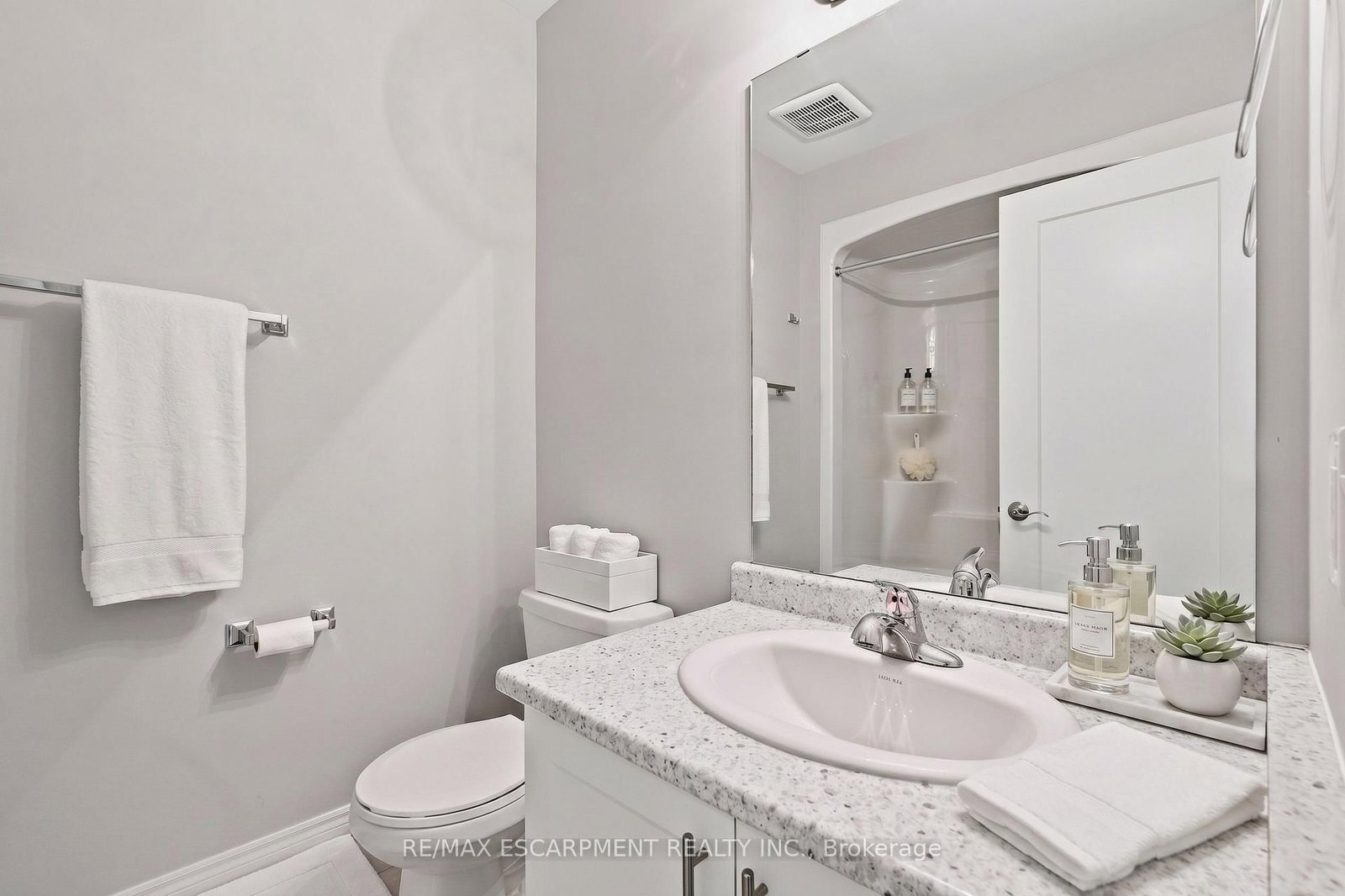 13 Aqua Lane • Hamilton, ON photo 30