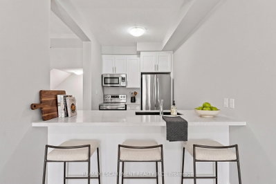 13 Aqua Lane • Hamilton, ON photo 9