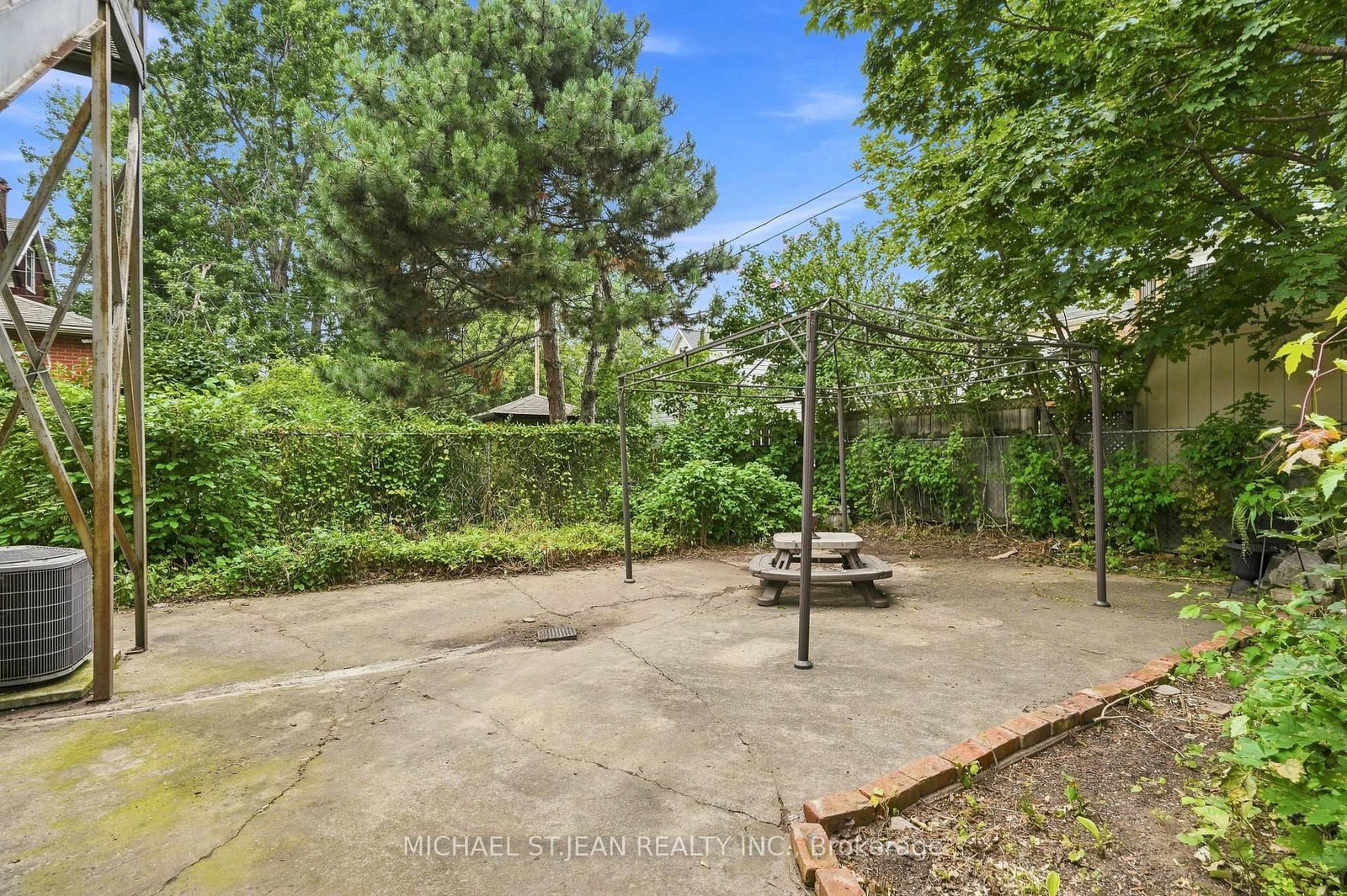 105 Rosemont Avenue • Hamilton, ON photo 25