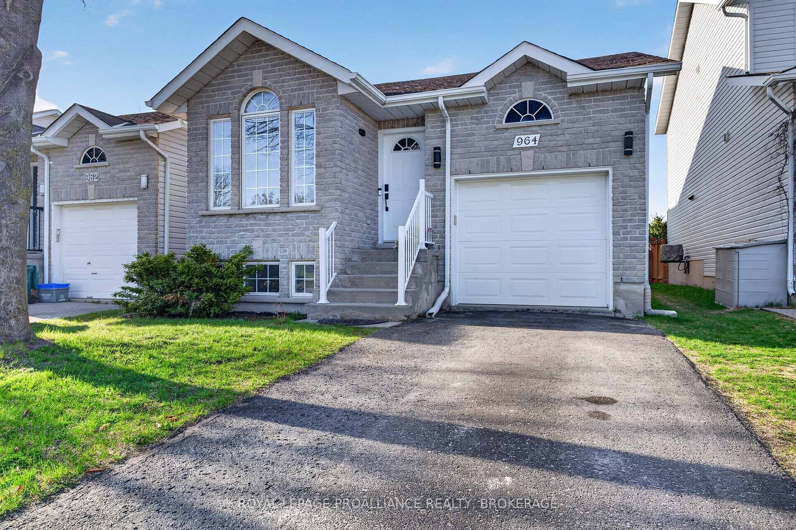 964 Rainbow Crescent • Kingston, ON photo 1