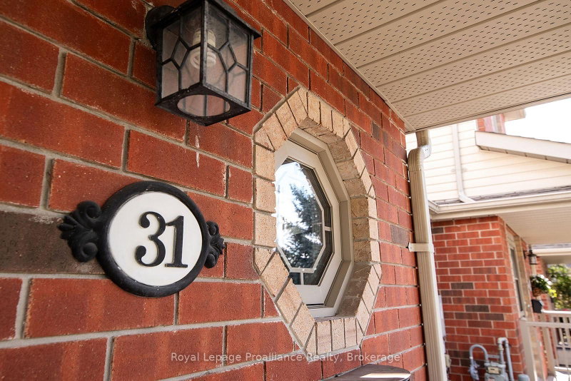 31 Hawthorn St photo 5