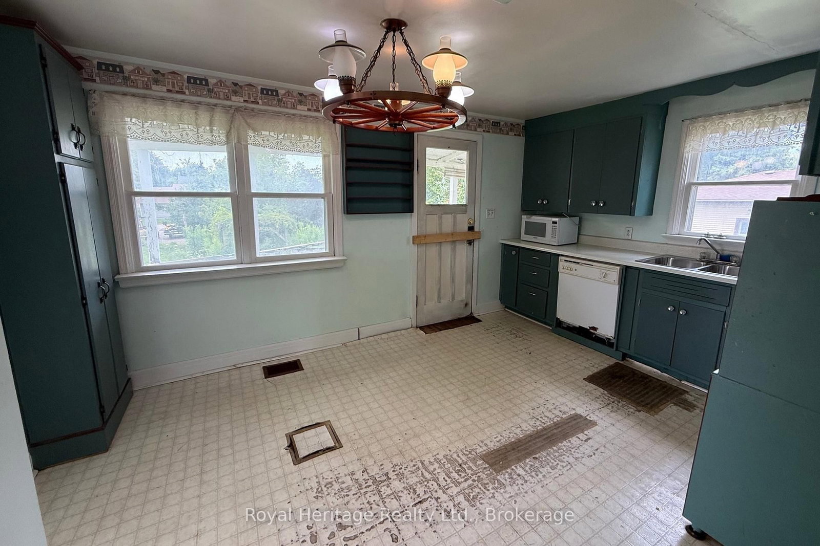 12 Dufferin Street • Brighton, ON photo 13