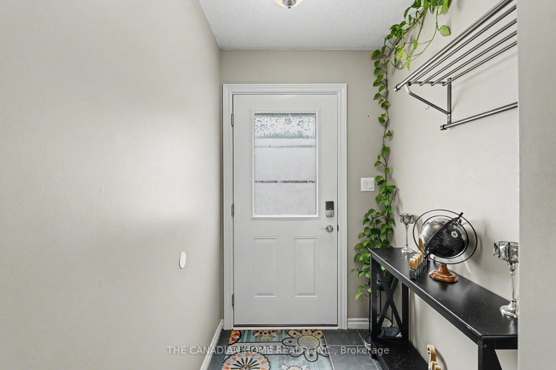 219 PICTON Street E