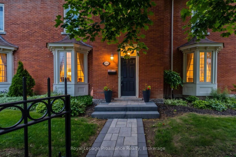 5 - 233 John Street