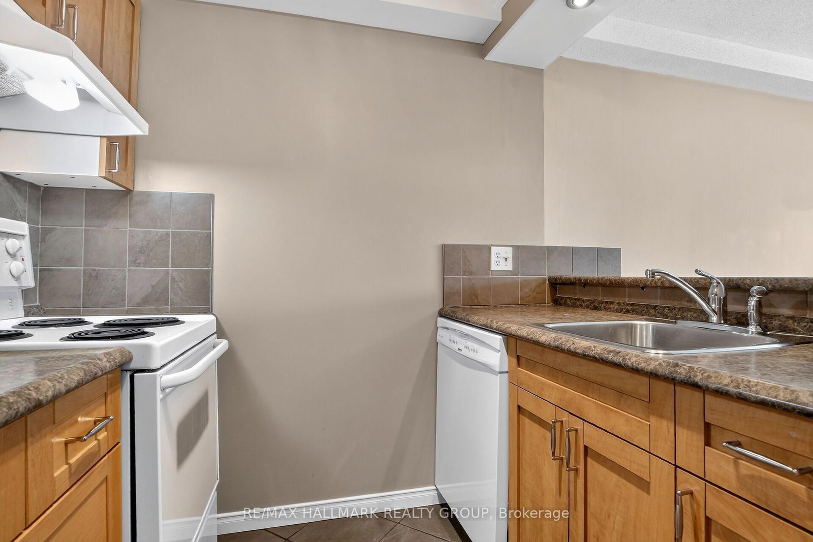 6470 Bilberry Drive • #306 • Ottawa, ON photo 20