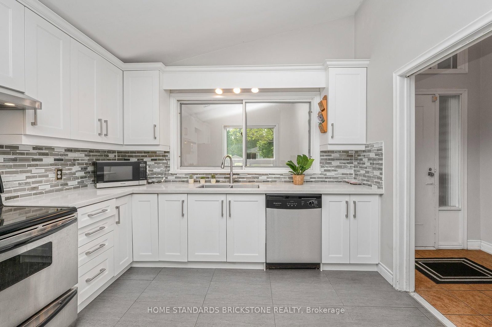 72 Mountain Avenue N • Hamilton, ON photo 16