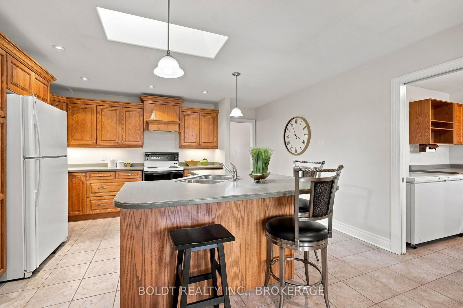 9 Nicholas Drive • St. Catharines, ON photo 22