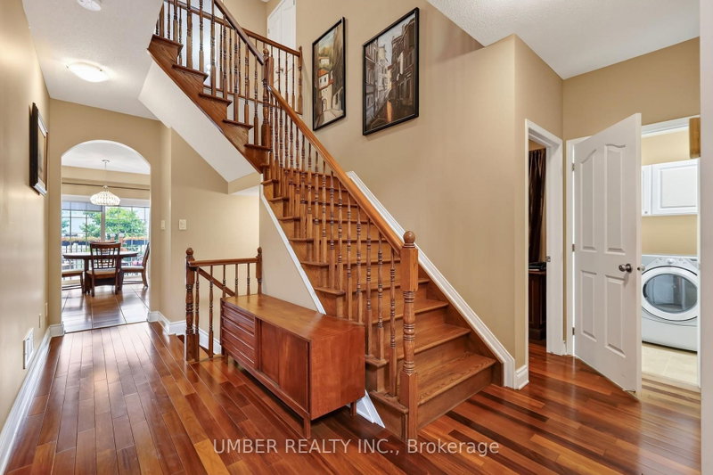 347 Shadehill Crescent W