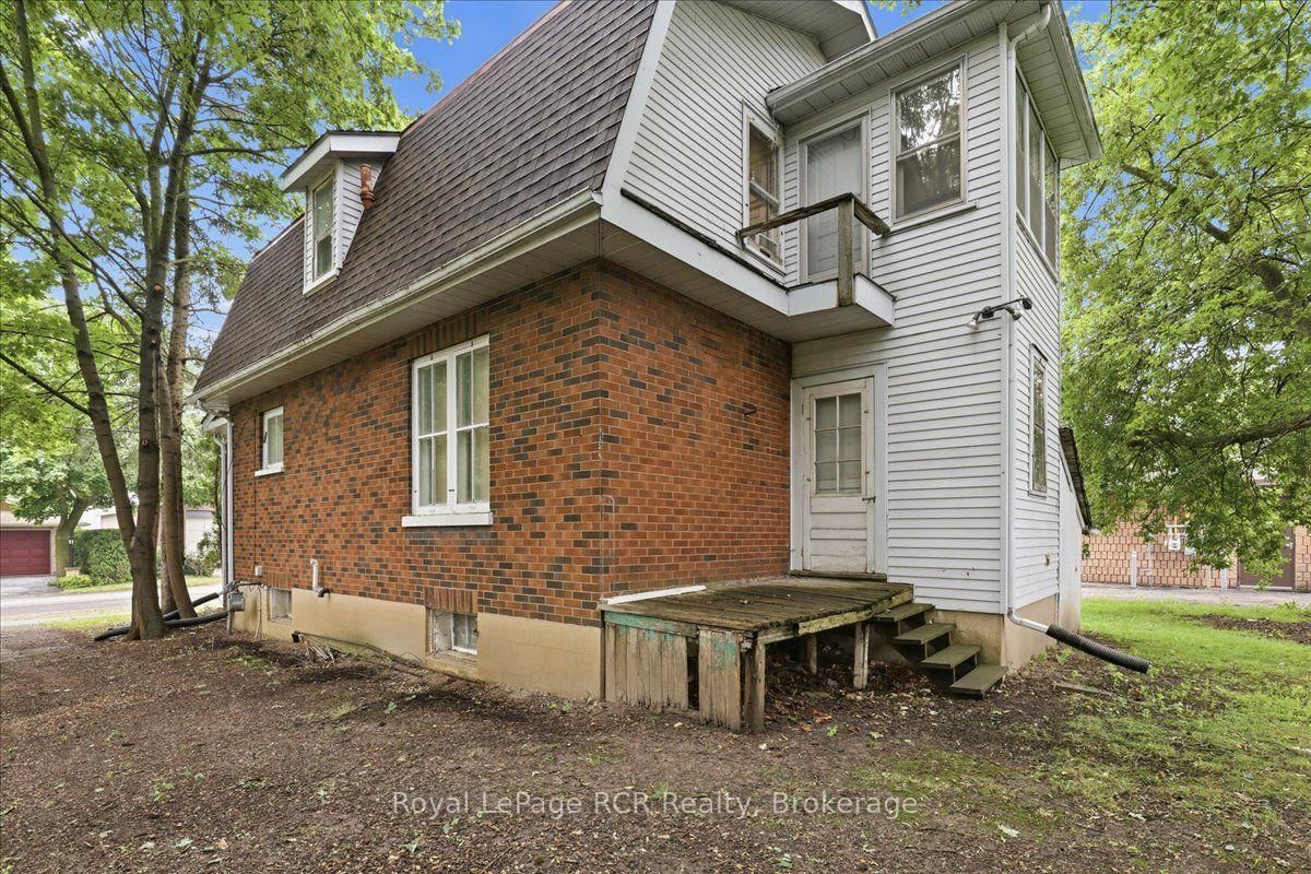 144 Davidson Avenue S • North Perth, ON photo 4