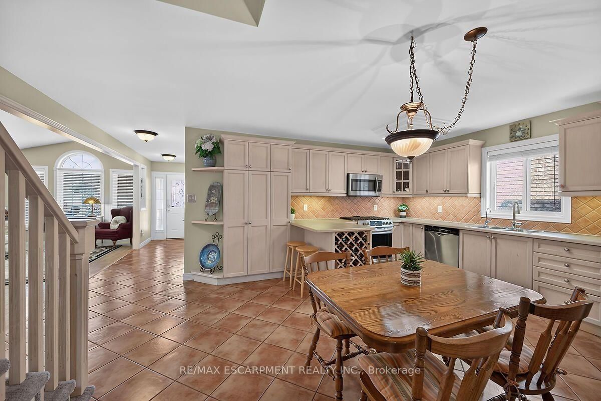 25 Eric Burke Court • Hamilton, ON photo 13