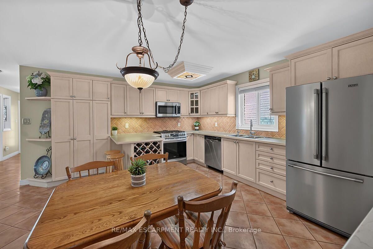 25 Eric Burke Court • Hamilton, ON photo 14