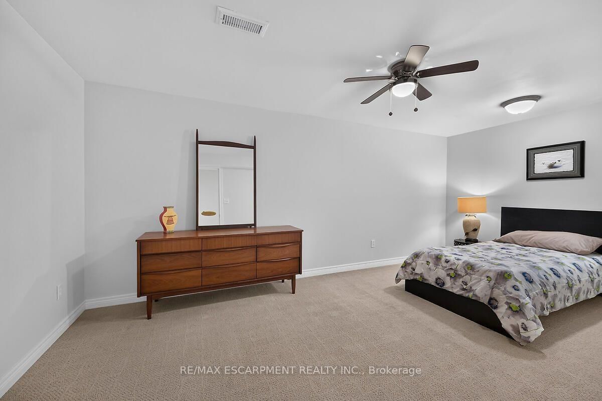 25 Eric Burke Court • Hamilton, ON photo 39