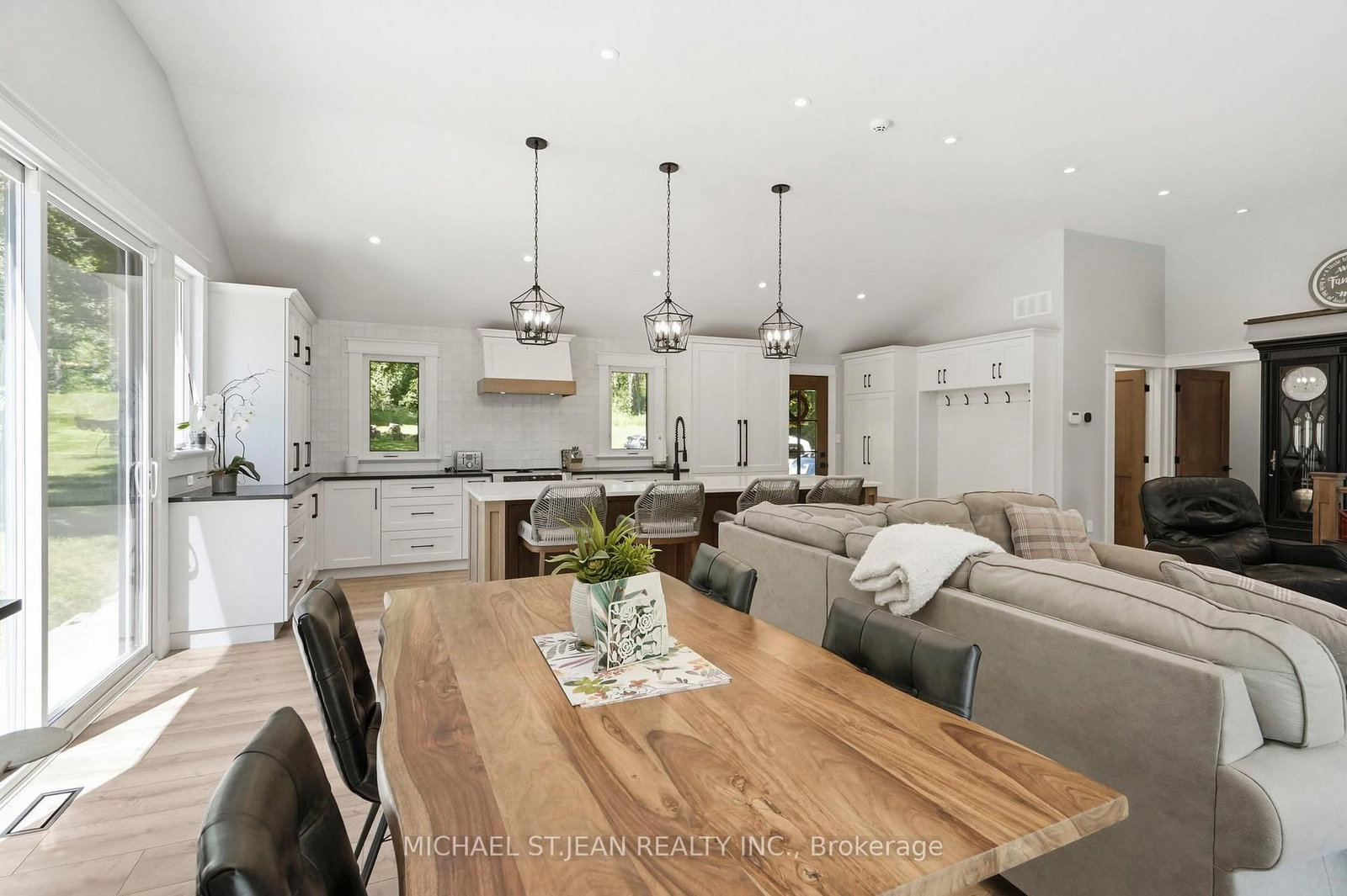 1095 Governors Road • Hamilton, ON photo 12