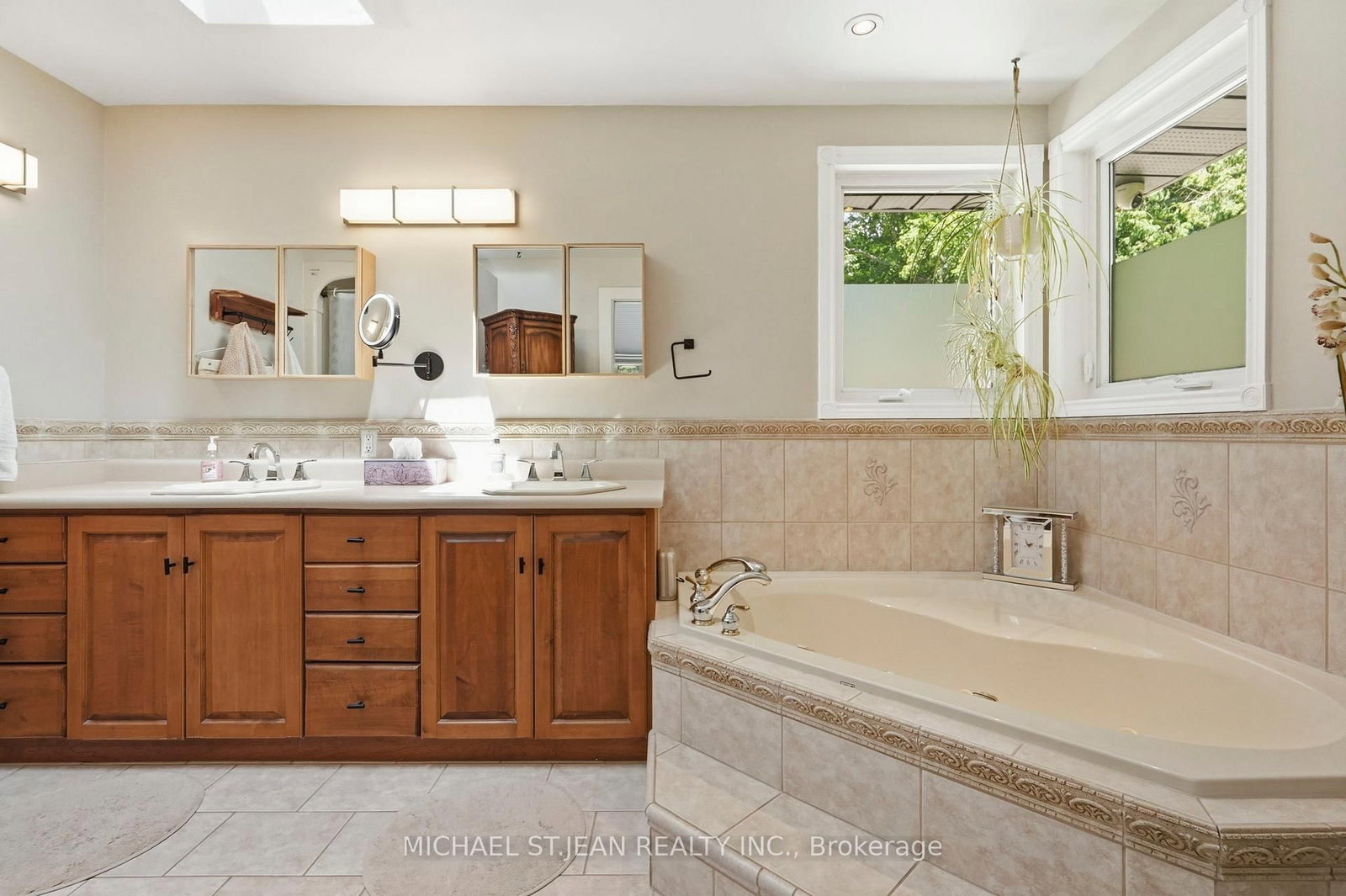 1095 Governors Road • Hamilton, ON photo 22