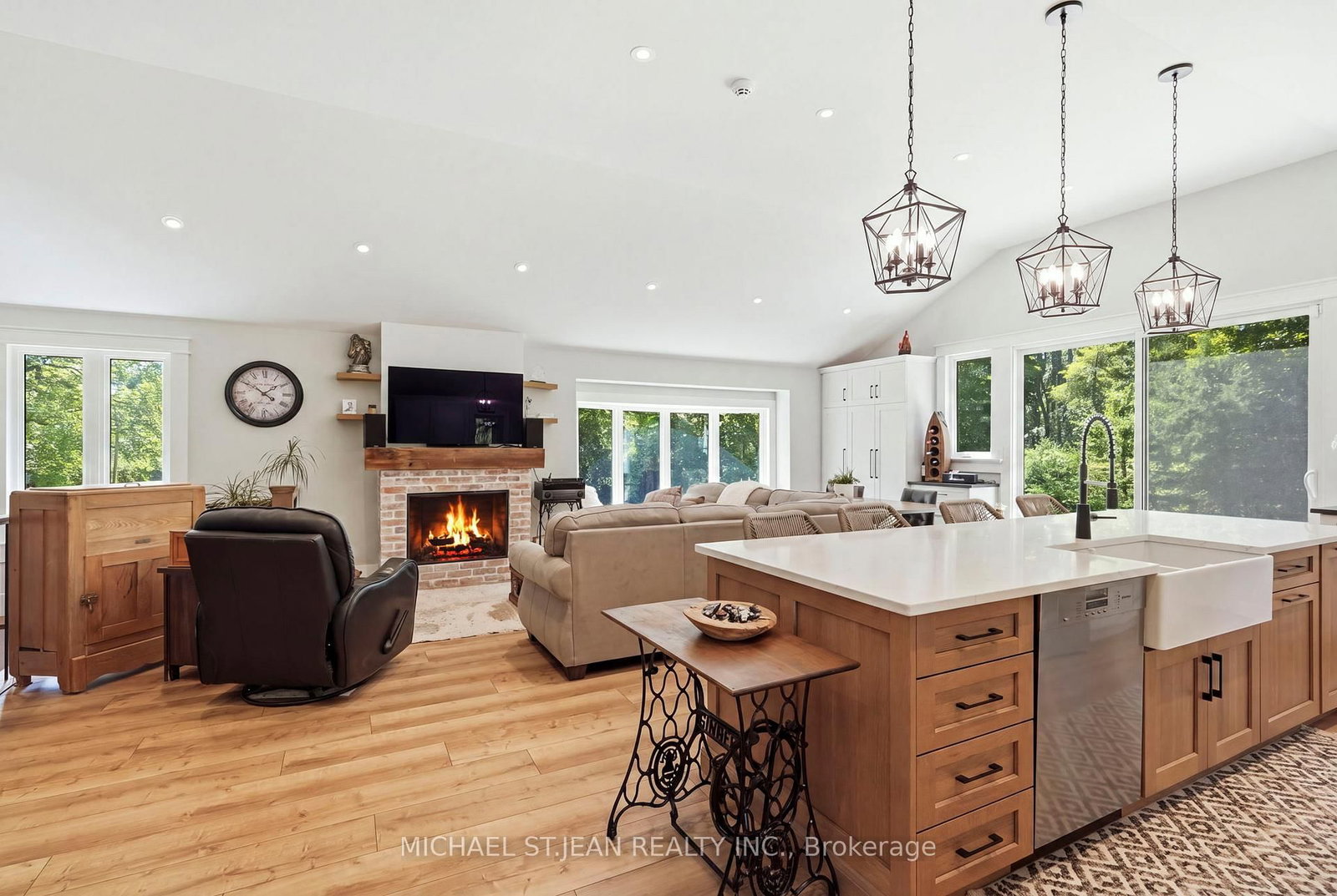 1095 Governors Road • Hamilton, ON photo 7