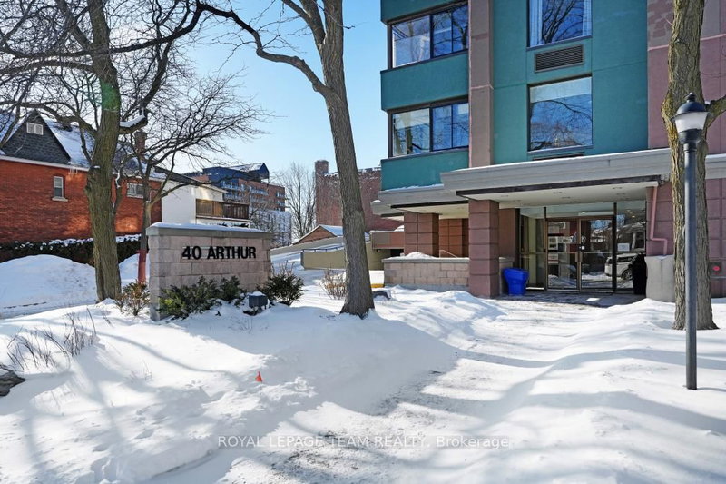 1004 - 40 Arthur Street E E