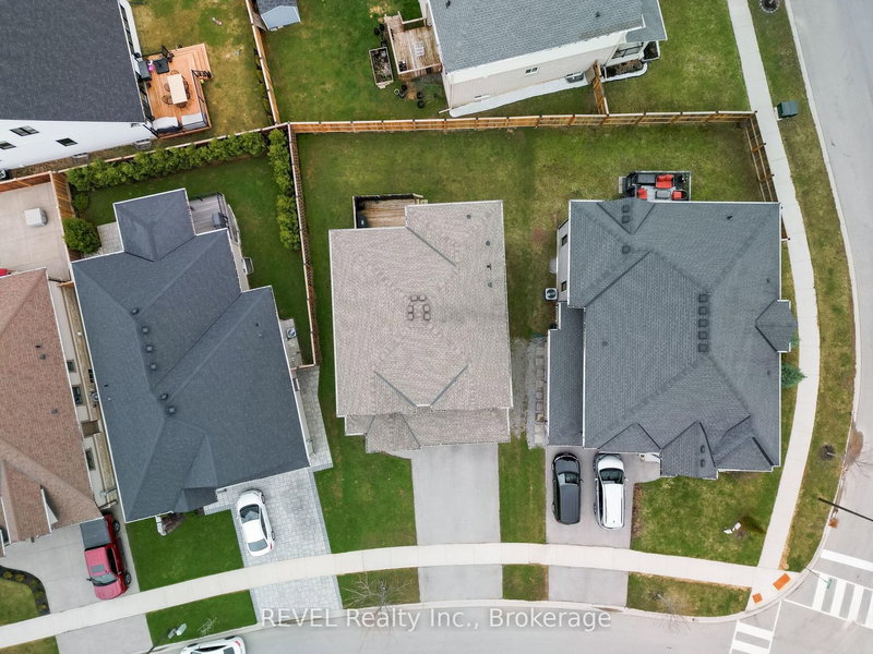 29 BERGENSTEIN Crescent