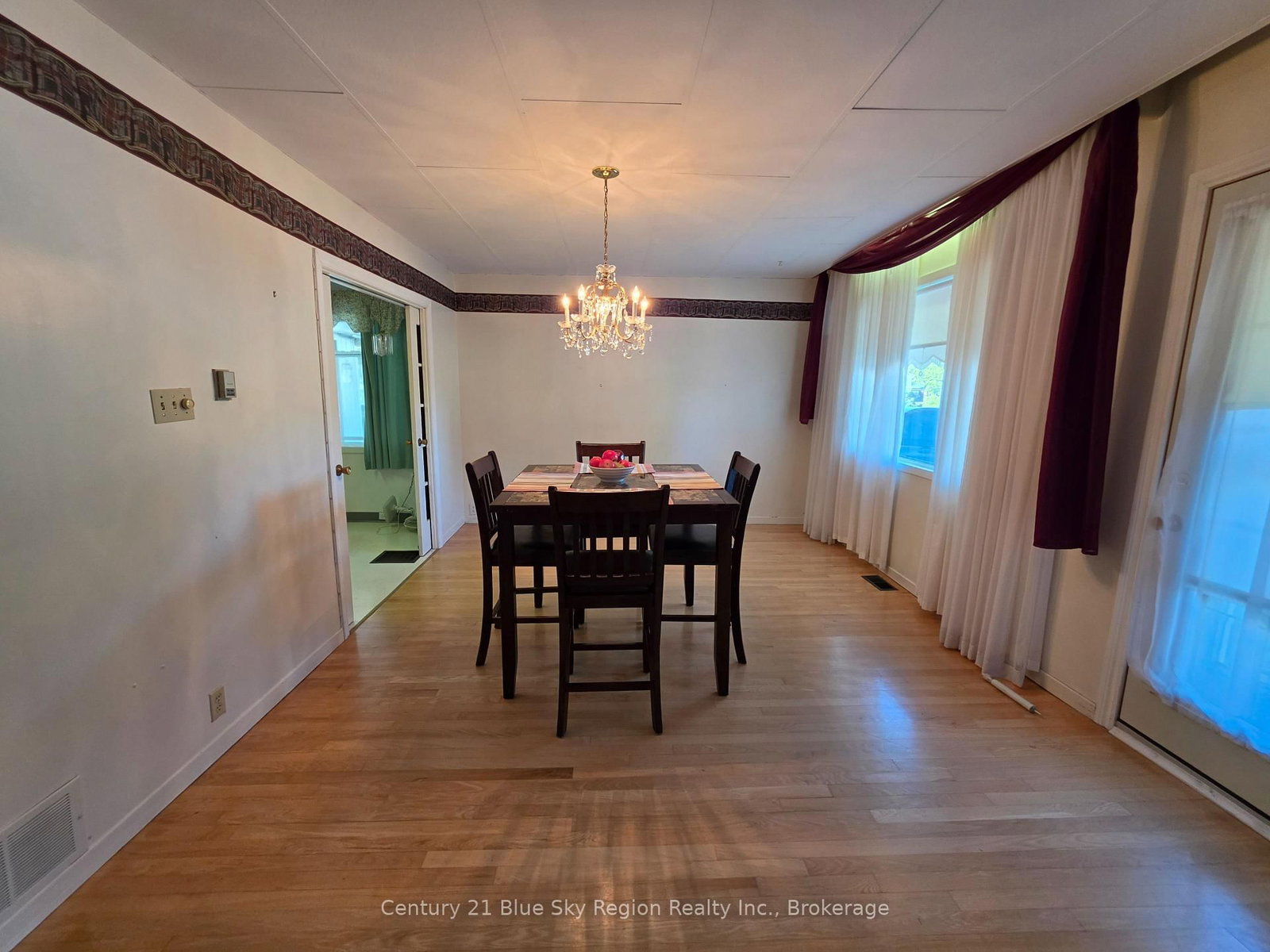 Listing Image 7