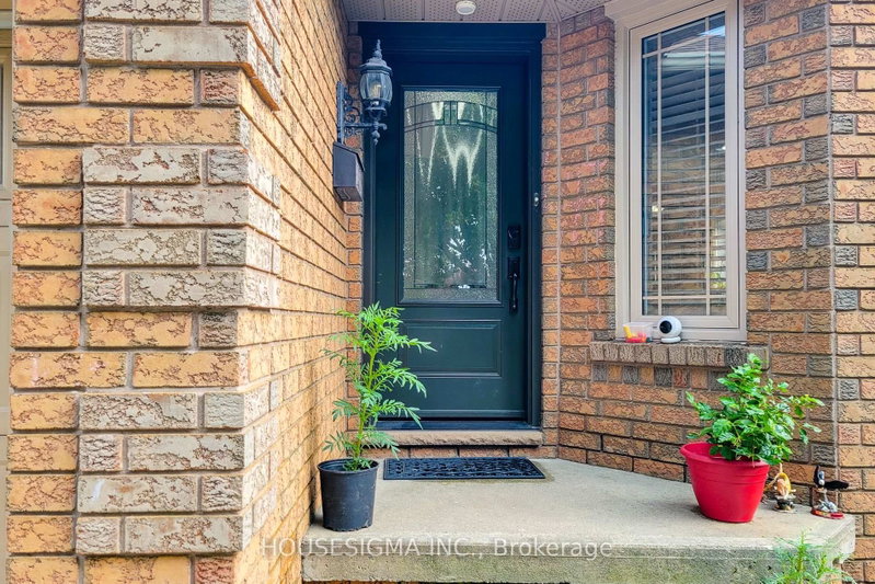 4 Treeview Court