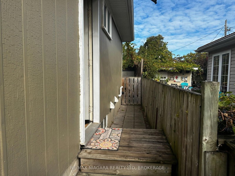 LOWER - 43A BEACHAVEN Drive