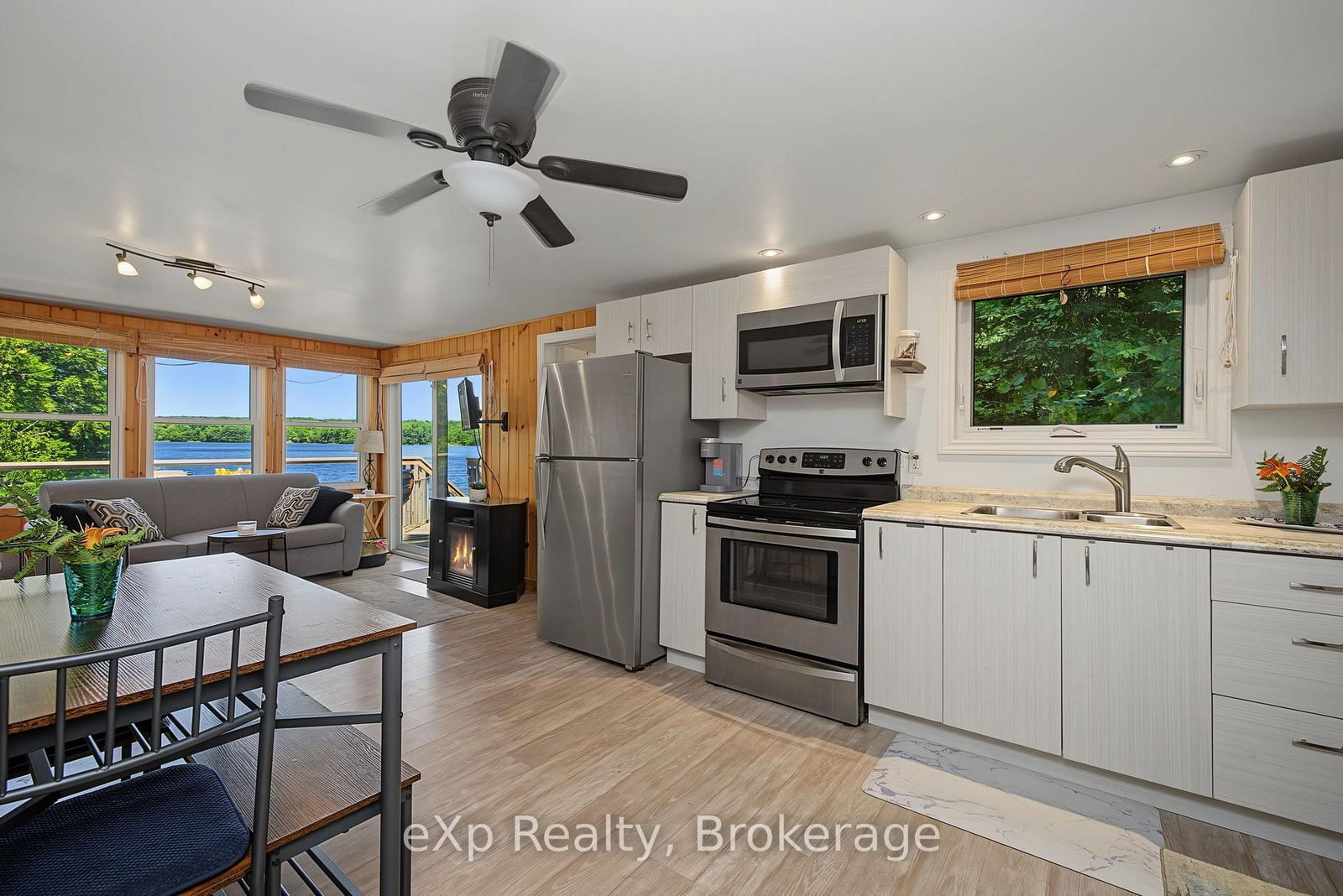 31 Loon Echo Trail • Seguin, ON photo 3