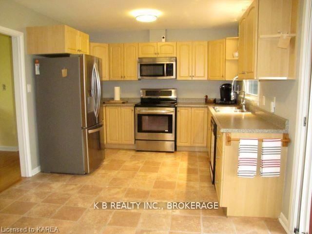 103 PARK Drive • Bath, ON photo 4