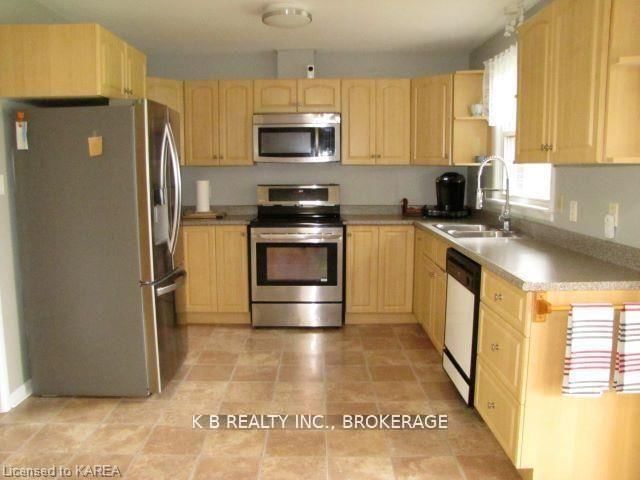 103 PARK Drive • Bath, ON photo 5