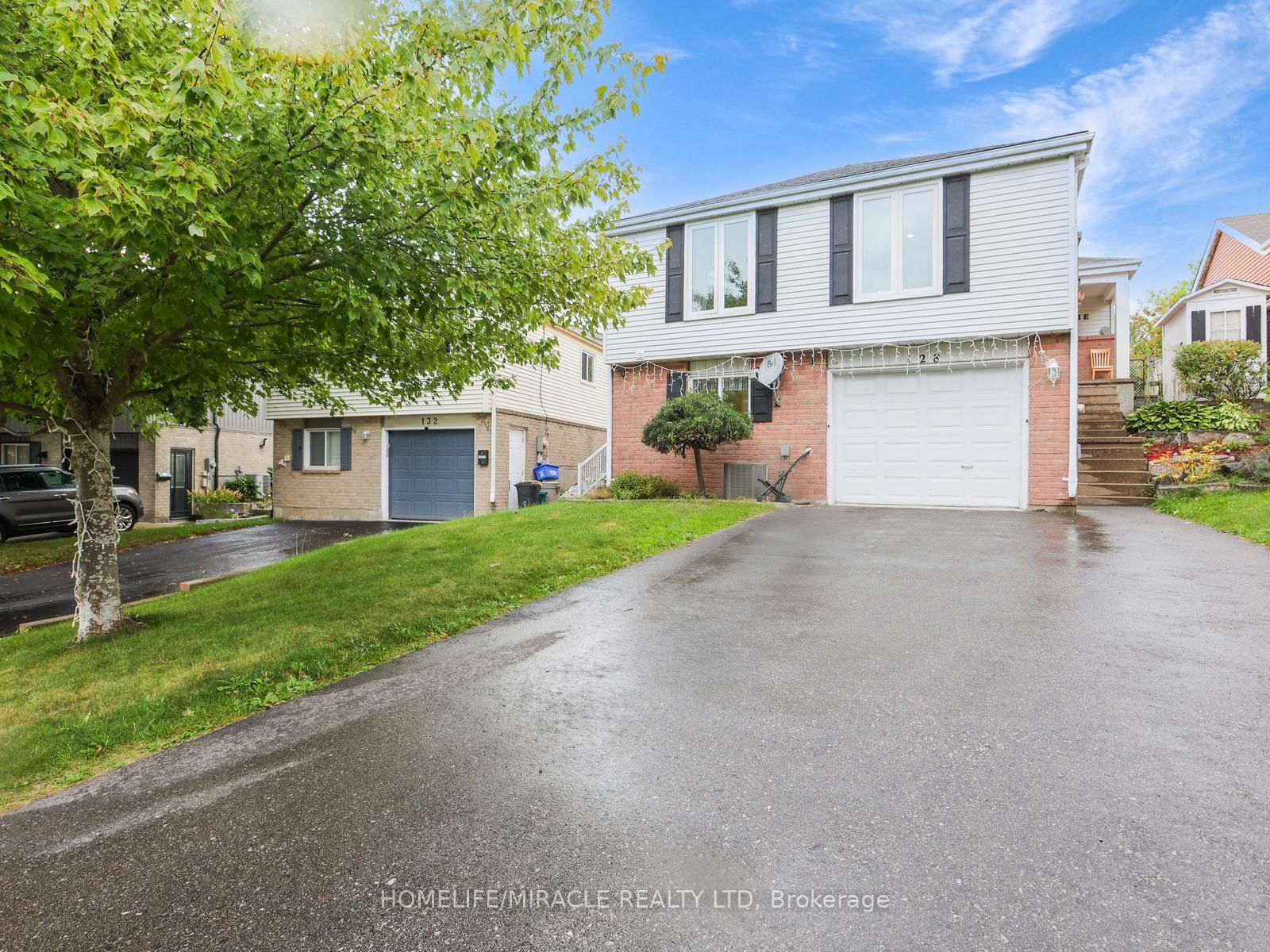 128 Macatee Place S • Cambridge, ON photo 2