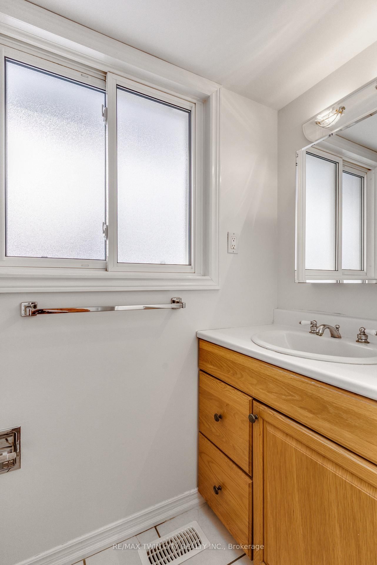 111 Manor Drive • Kitchener, ON photo 19
