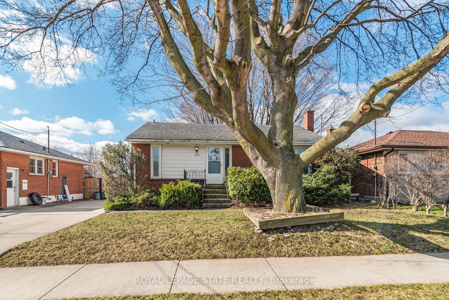 124 Broker Drive • Hamilton, ON photo 1
