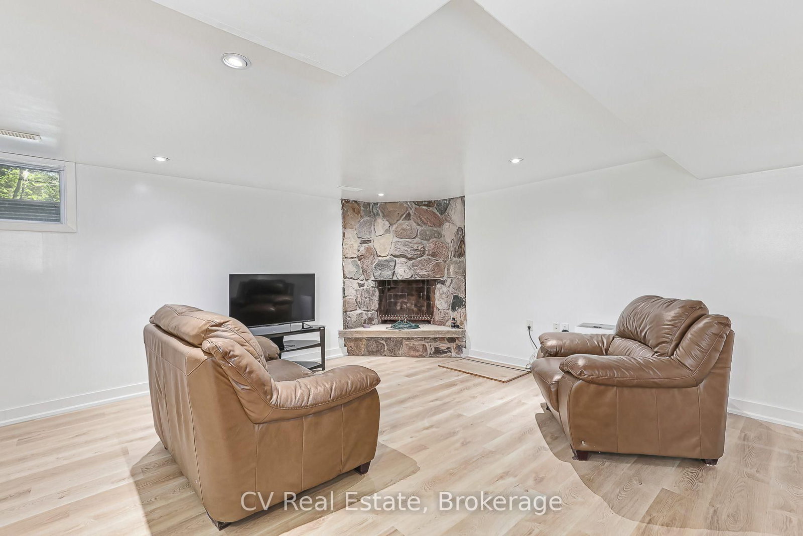 Listing Image 44