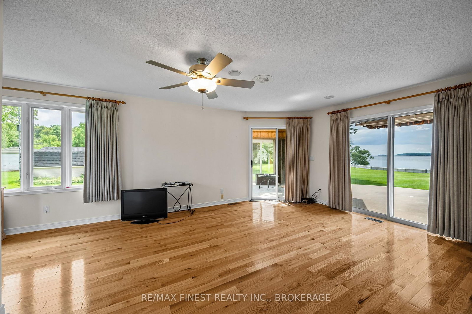 32 Howe Island Drive • Gananoque, ON photo 23