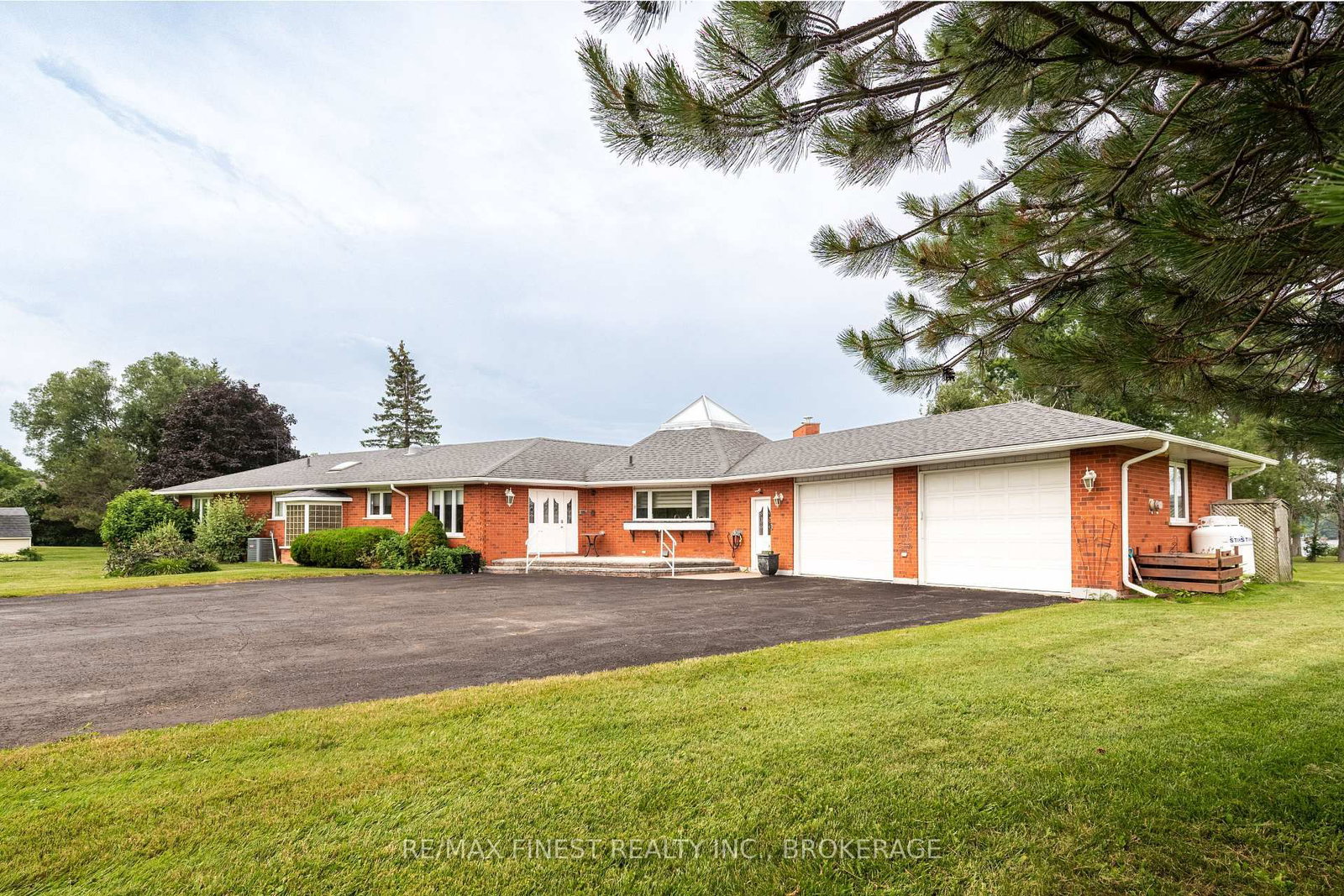 32 Howe Island Drive • Gananoque, ON photo 5