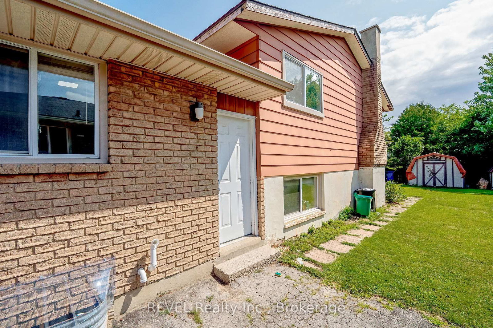 552 First Avenue • Welland, ON photo 16