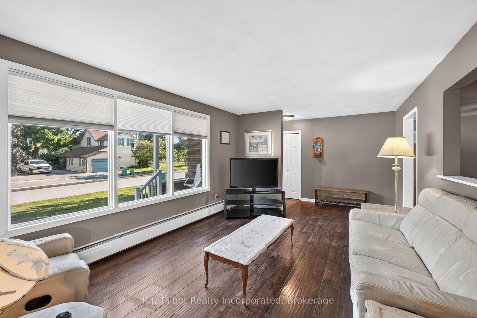 Listing Image 3